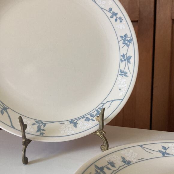 Vintage Corelle “First of Spring” Dinner Plates, Set of 4 - Picture 5 of 9